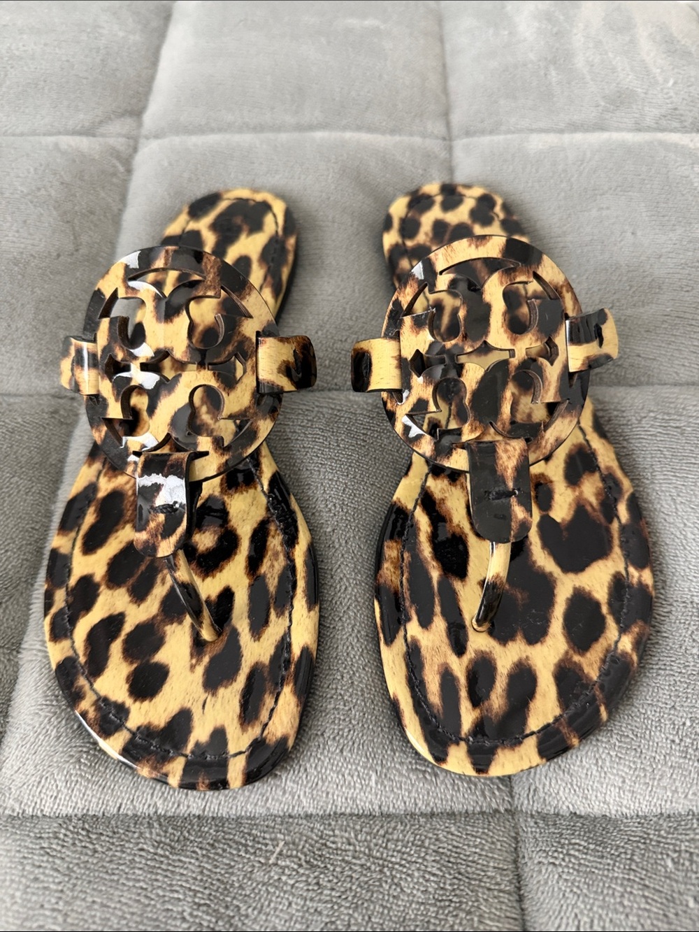 EUC Women’s Tory Burch Miller Patent Natural Leopard print size 6.5 - Picture 2 of 12